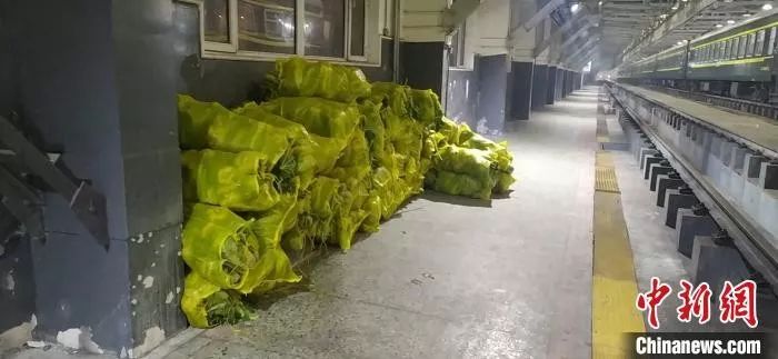 中新网■隔离病毒，不是隔离爱！武汉挺住，中国加油！