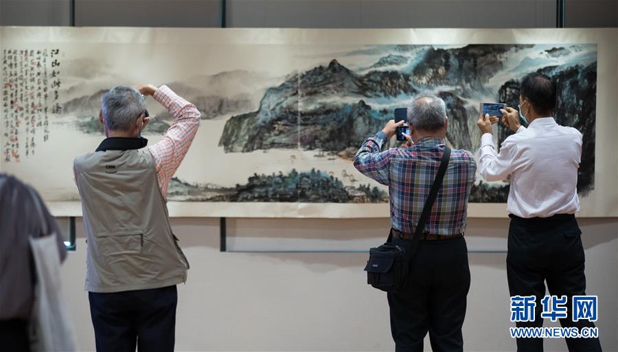 两岸艺术家共绘长江三峡作品展在台北展出