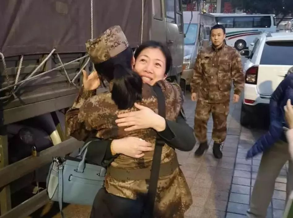 「新华网」湖北别怕！他们，来了！