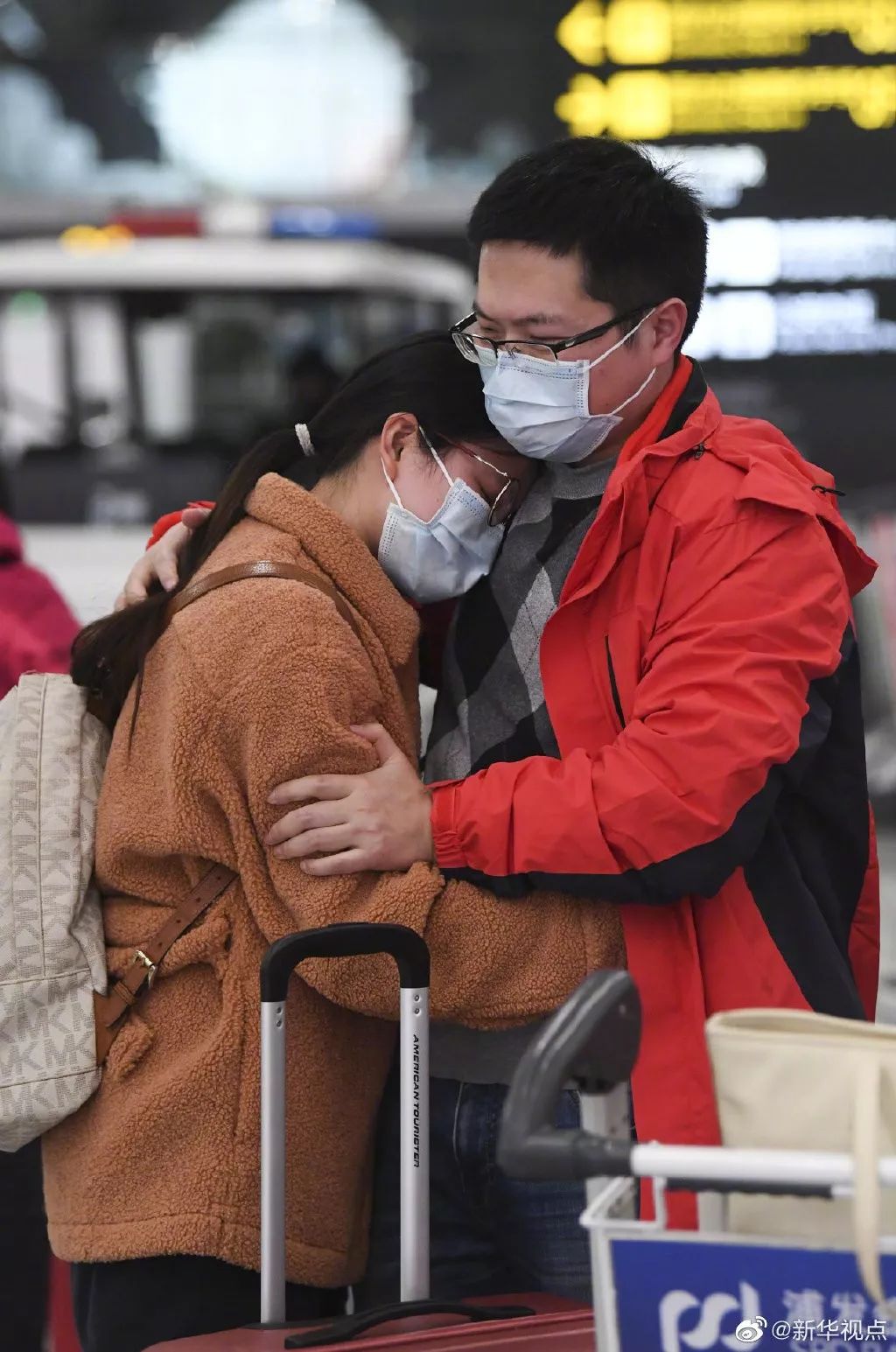 「新华网」湖北别怕！他们，来了！