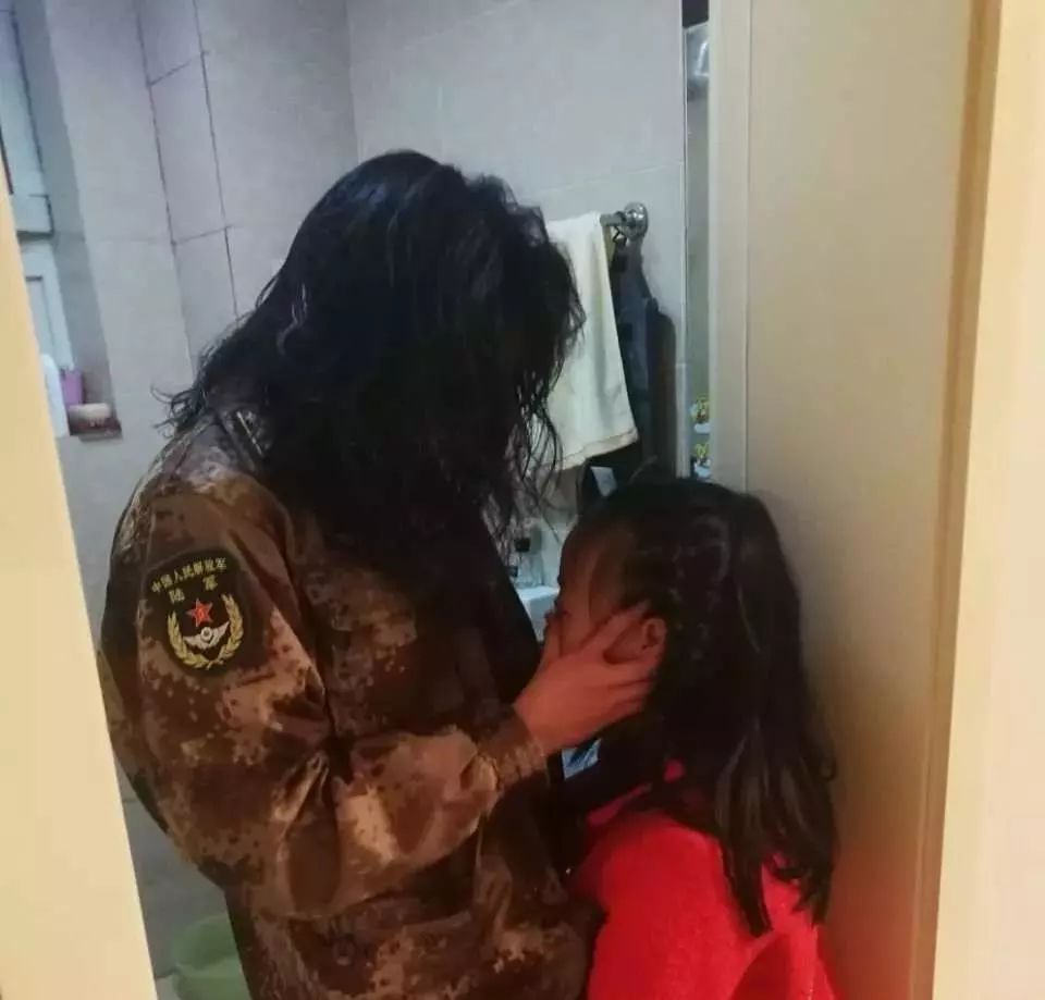 「新华网」湖北别怕！他们，来了！