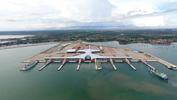 全球最大客货滚装码头开港