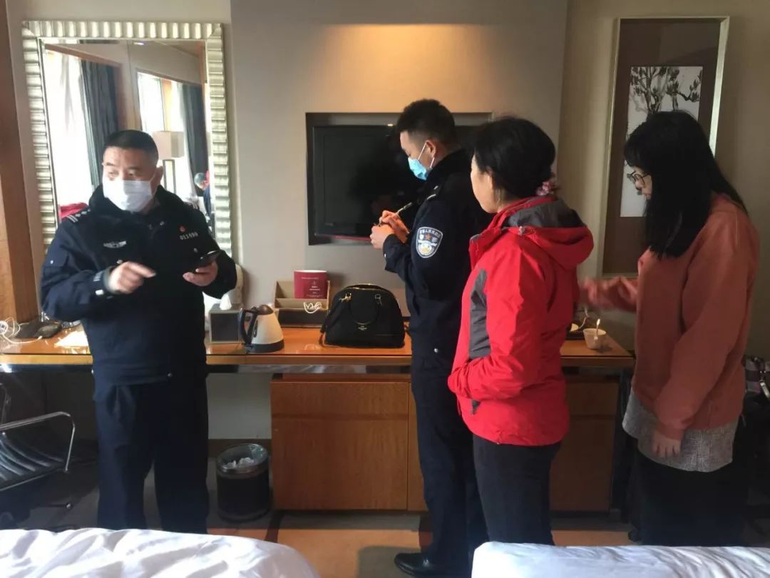 「央视新闻」何时能有疫苗？感染人数是否已到峰值？白岩松提问专