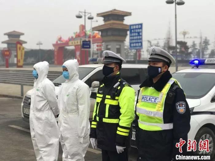 [中新网]十问新型肺炎疫情：为何日增千例？疫苗还有多久？如何防