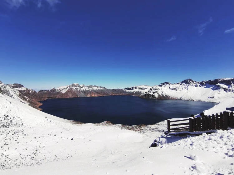 长白山：雪景如画游人醉