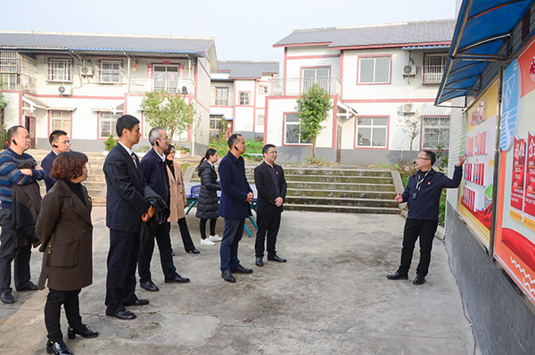 图片默认标题_fororder_参观活动现场