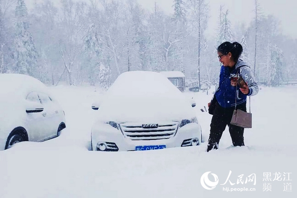 “双节”长假中国雪乡五花山色披银装