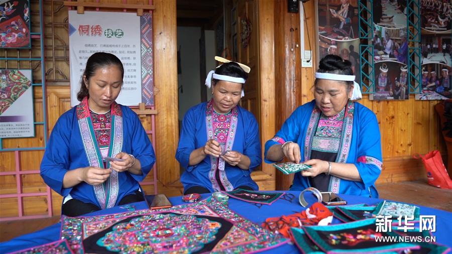 侗绣技艺传承人杨甜：绣出脱贫康庄道
