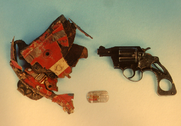 文物中的抗美援朝丨志愿军缴获的美军“王牌飞行员”的手枪等