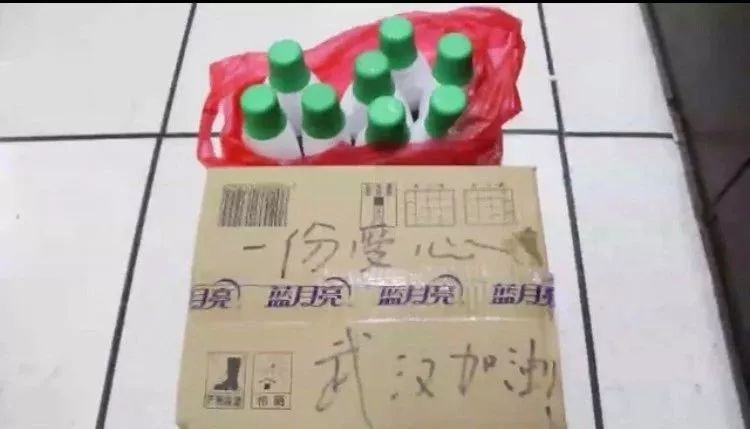 人民铁道报@她们放下20瓶消毒水转身就跑......