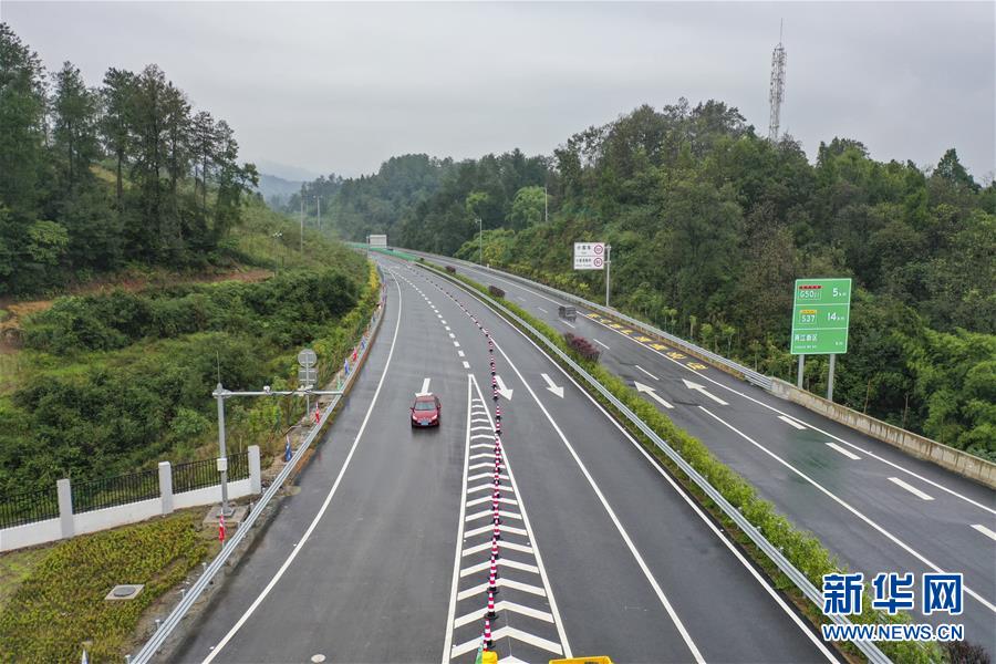 重庆：南两高速建成通车