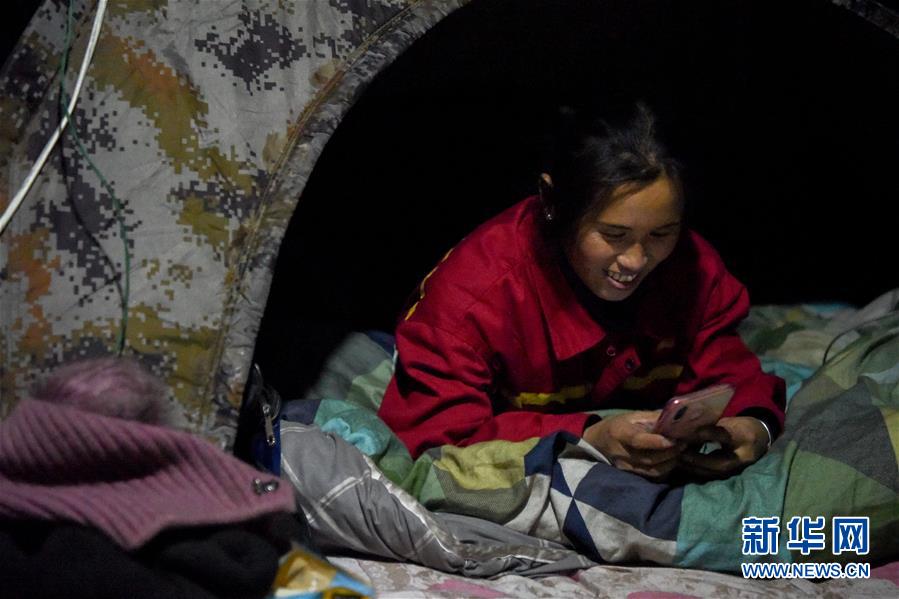 「新华网」【新春走基层】寒冬里，“沙漠玫瑰”犹自绽放