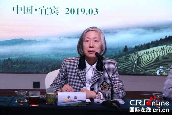 图片默认标题_fororder_中国食品土畜进出口商会副会长于露介绍年会总体情况--（摄影-高学兵）