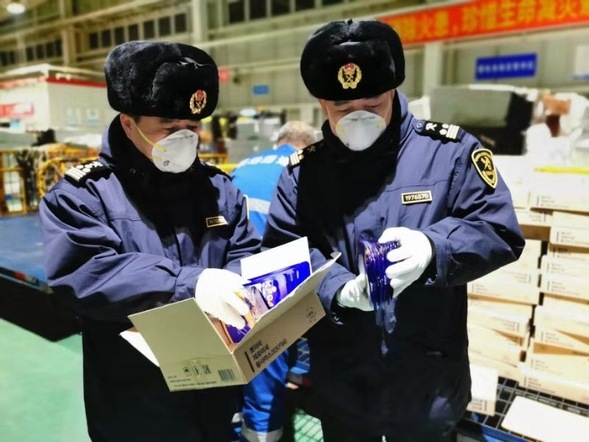 （已修改）【黑龙江】【供稿】哈尔滨太平机场海关连夜验放4.55万只口罩