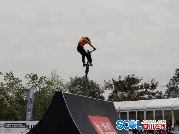 （导航广安）武胜来了一群“风一样“的女子 她们选择了小轮车上的“炫酷”人生