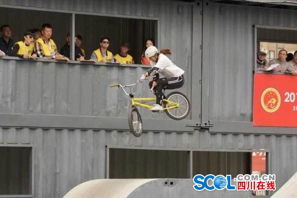 （导航广安）武胜来了一群“风一样“的女子 她们选择了小轮车上的“炫酷”人生