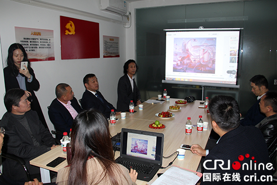 【CRI专稿 列表】感受山城“粉色的天空” 旅法画家虹鸣画展在渝开幕