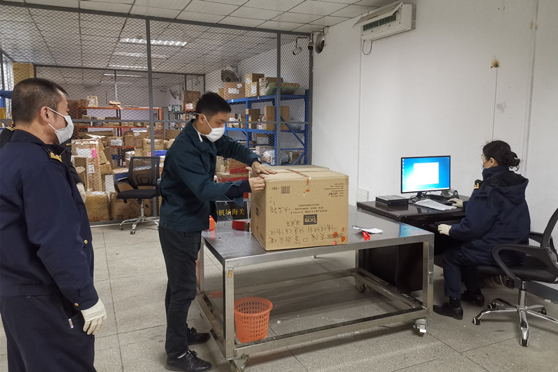 图片默认标题_fororder_汕头海关对疫情防控物资快速验放(活动方供图)