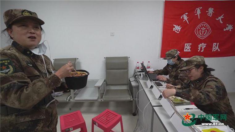 【解放军报】穿脱防护服有多严？这个医院“天眼”告诉你