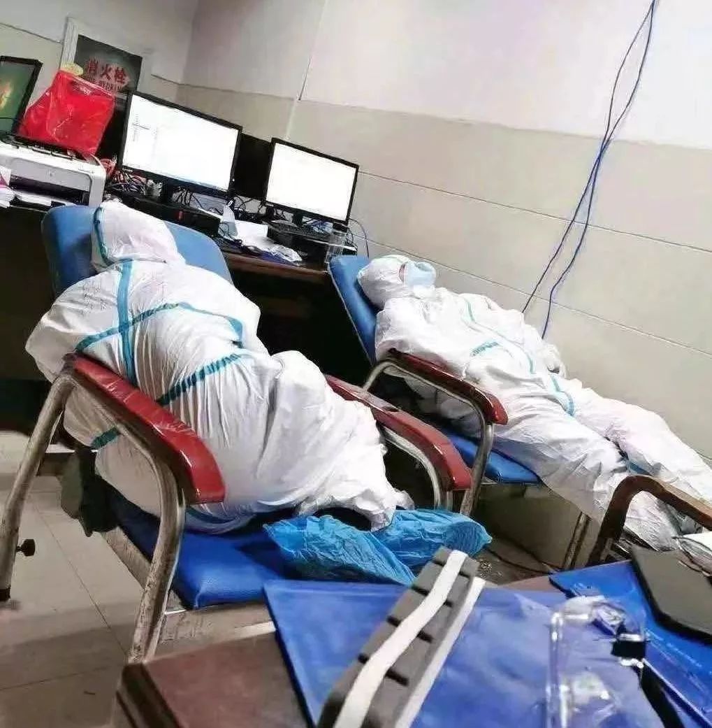 中国军网■这十个疫情前线的“最美瞬间”，让人肃然起敬！