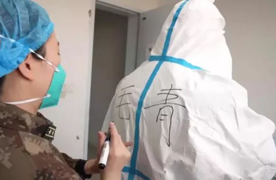 中国军网■这十个疫情前线的“最美瞬间”，让人肃然起敬！