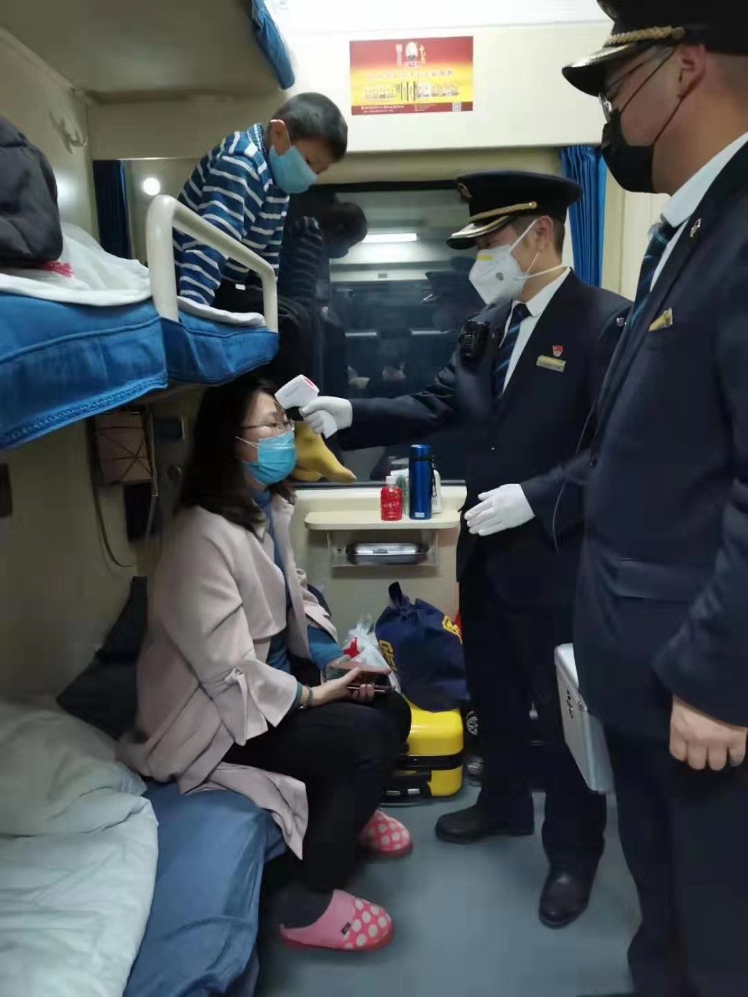 【大河网】【新春走基层·河南】“铁路逆行者”：疫情面前，