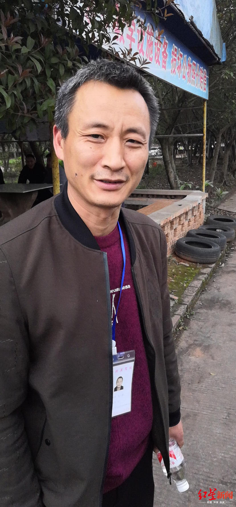 （导航宜宾，移动端）男童不慎落水 四川宜宾一驾校学员渡河救人视频被热传