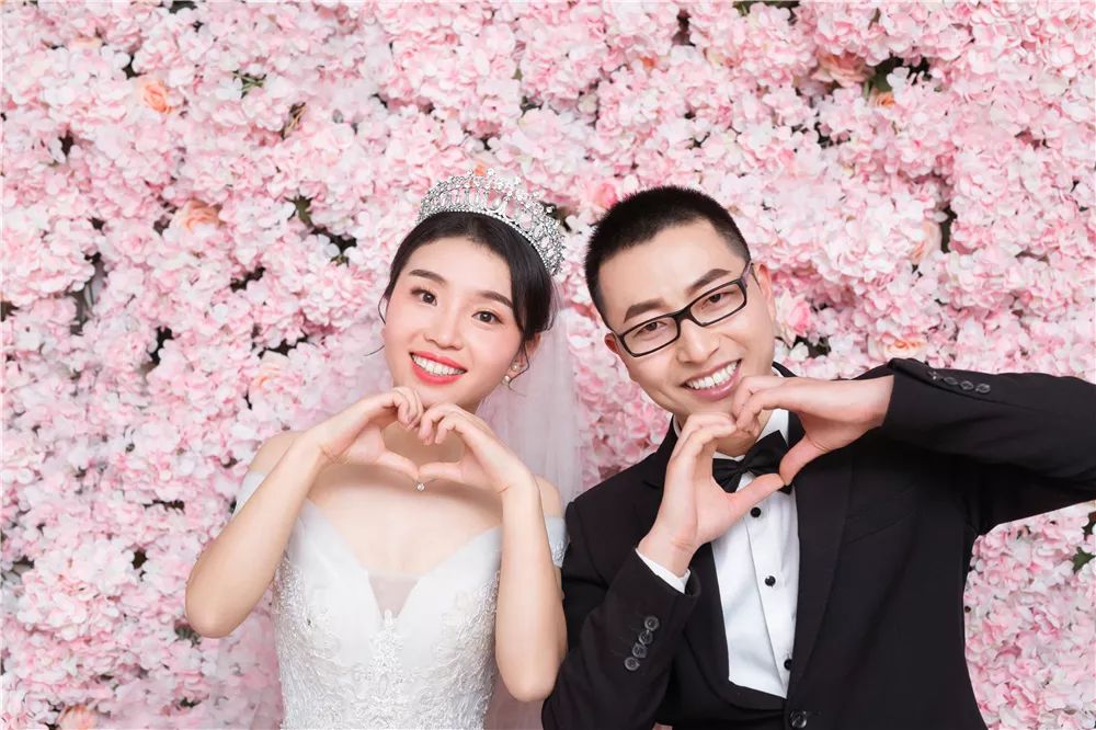 「人民铁道报」上次见面是腊月二十九，我们相隔一米