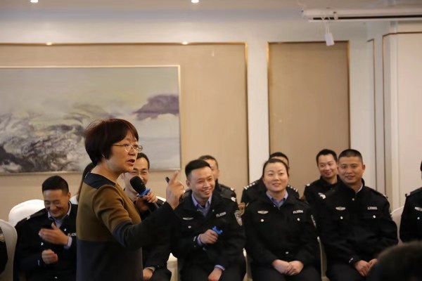 供稿（导航乐山，移动端）乐山警方举办首届全市公安机关110接警员素质培训