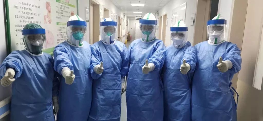 「解放军报」抗疫女军医：我是军人，这时就应该上