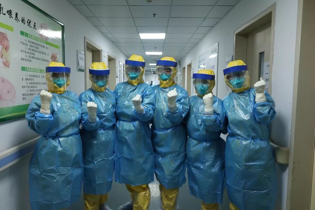 「解放军报」抗疫女军医：我是军人，这时就应该上