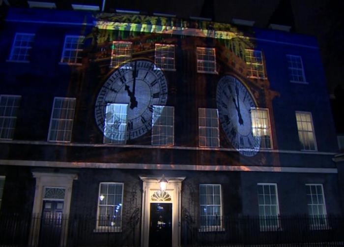 「中新网」脱欧之夜：再见终于说出口 英国在笑泪中走上未知路