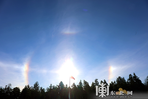 好美！神州北极漠河惊现日晕和“环天顶弧”奇观