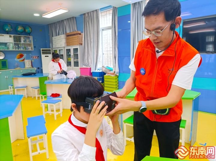 “数字科技 虚拟世界”馆校结合优质科普资源进校园