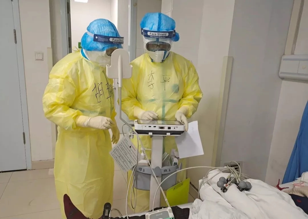 「解放军报」好消息！陆军军医大学医疗队治愈两名重症患者