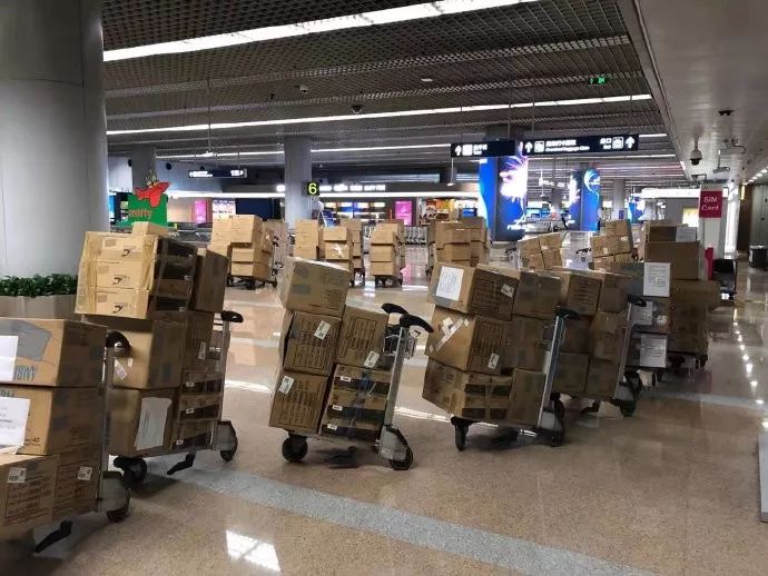 #国际在线#为了把进口防疫物资早一分钟送到一线