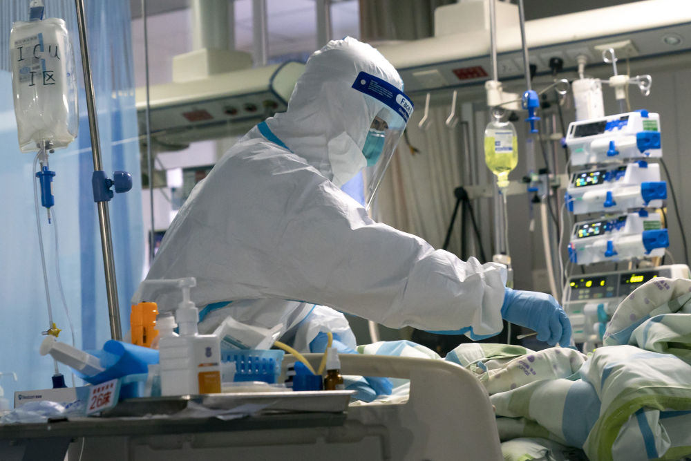 「新华社」凡人亦英雄——连线一线医护人员