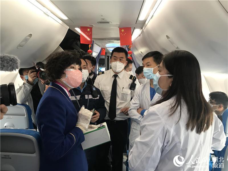 89名湖北籍旅客乘坐南航包机从泰国普吉返回武汉