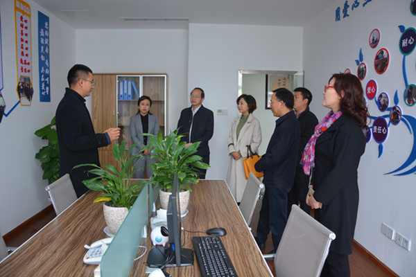 图片默认标题_fororder_1实地参观旺苍县“双创中心”工作开展情况