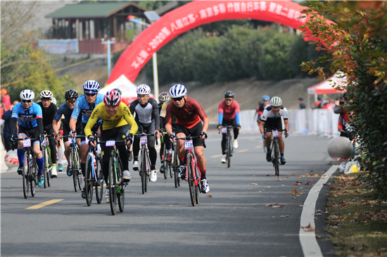 （B 文旅图文 chinanews带图）不止骑·2020第二届环南京自行车赛竹镇站开赛