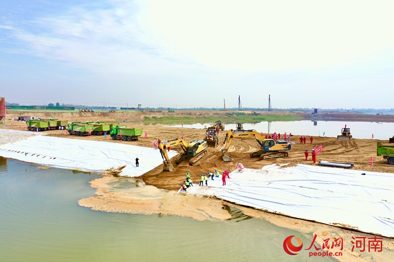 河南息县大别山革命老区引淮供水灌溉工程成功截流