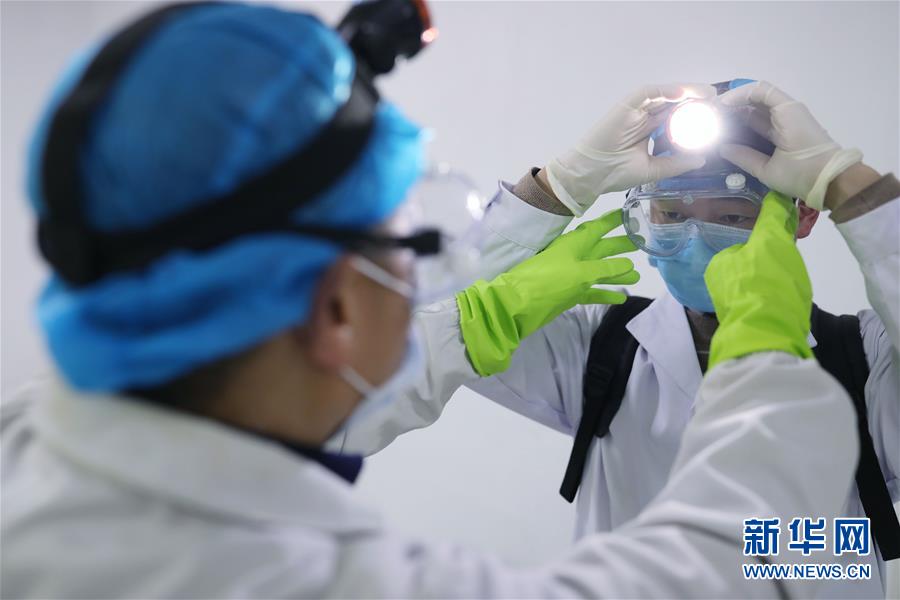 [新华网]高铁一线的“安全卫士”