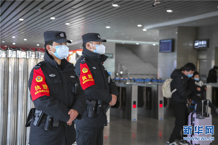 【河南在线-文字列表】【移动端-文字列表】【焦点图-大图】【移动端-轮播图】洛阳铁路公安:全力防控疫情 保障旅客运输安全有序