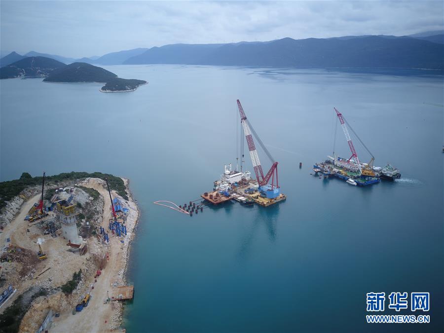 【新华网】航拍中企承建的克罗地亚佩列沙茨大桥施工现场