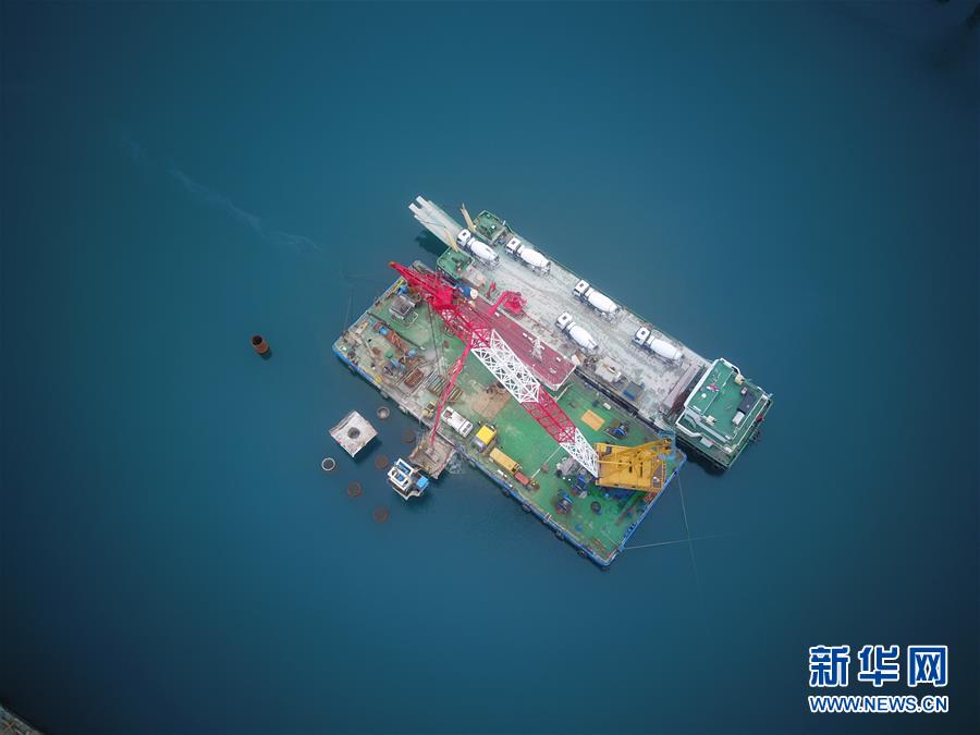 【新华网】航拍中企承建的克罗地亚佩列沙茨大桥施工现场