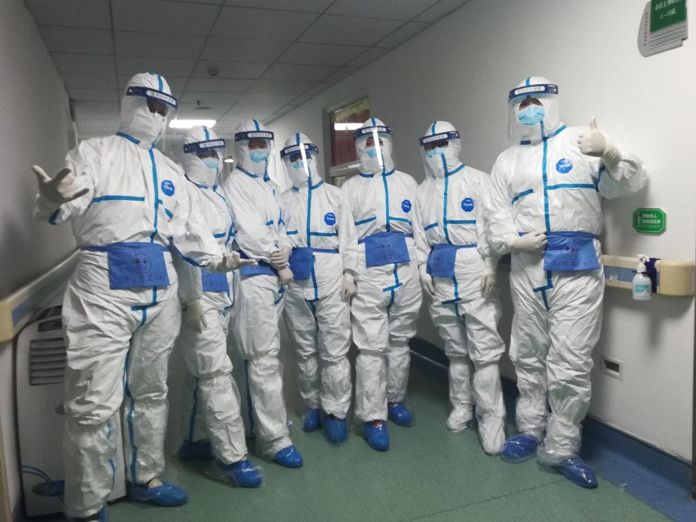 [新华社]战“红区”！看看重症隔离区的医护人员们都在干什么？