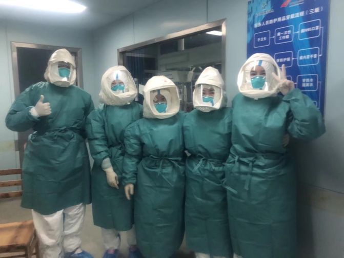 [新华社]战“红区”！看看重症隔离区的医护人员们都在干什么？