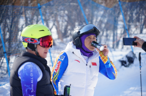 首届大众高山滑雪混合赛圆满完成