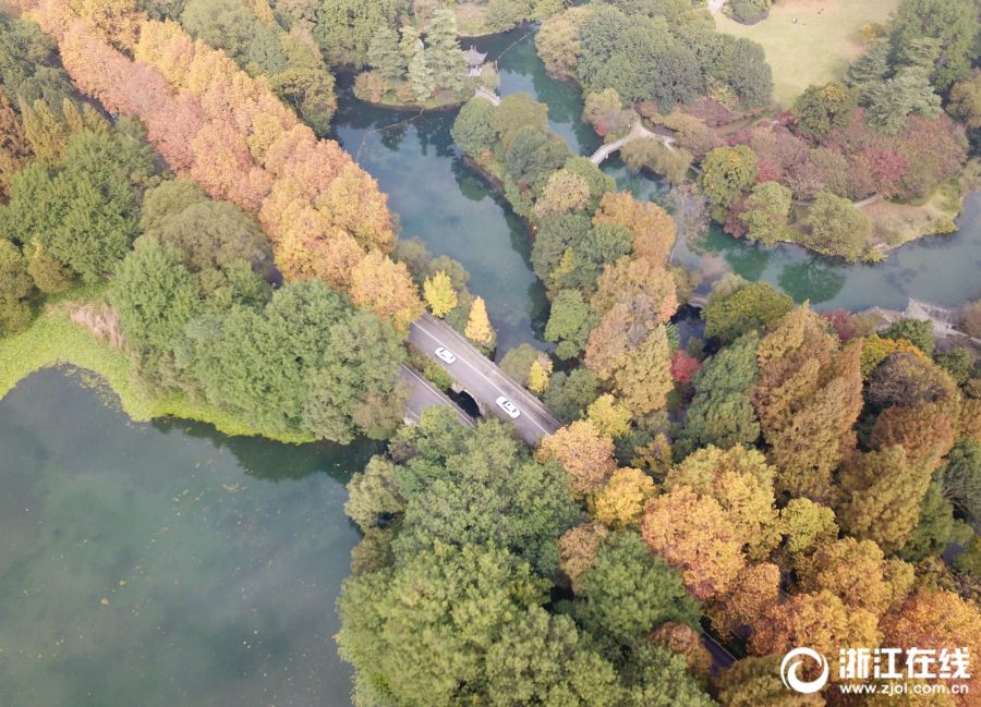 杭州:五彩西湖 别有韵味 杭州:五彩西湖 别有韵味