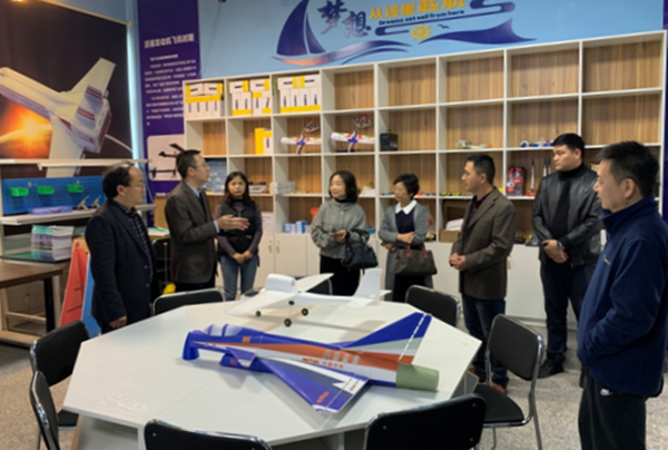 广汉市政协社会法制委前往科协调研青少年科教工作